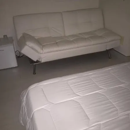 2 Star Luxury Rooftop Oda ve Kahvaltı Barletta