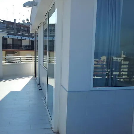 2 Star Luxury Rooftop Oda ve Kahvaltı Barletta