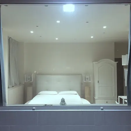 2 Star Luxury Rooftop Oda ve Kahvaltı Barletta
