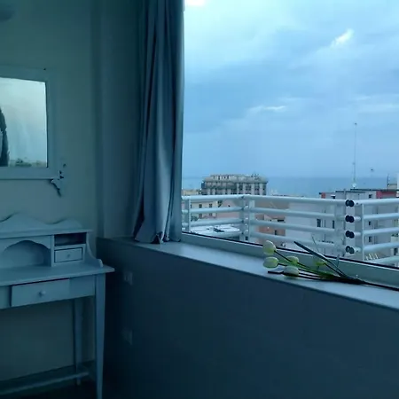 2 Star Luxury Rooftop Bed & Breakfast 3*